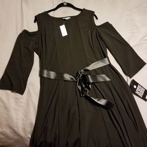 Brand new Blk Cold Shoulder Belted Dress-Sz 18/20